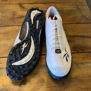 Vintage NOS Reebok NFL Onfield turf shoes men’s size 9.5 white/silver/black NWOT